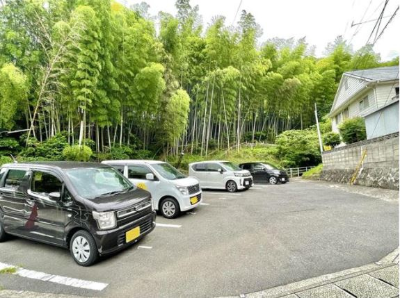 ヴィラ花水木の駐車場