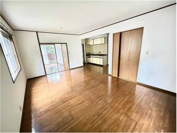 ヴィラ花水木の居間・リビング