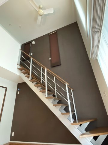 伊勢丘六丁目戸建住宅のその他|リビングの吹抜けは、空間をより広く感じることができます。現地にてご体感ください。