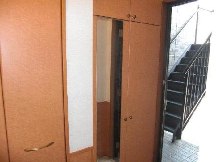 カーサ・フローラの玄関|トールタイプシューズBOX(姿見鏡付)