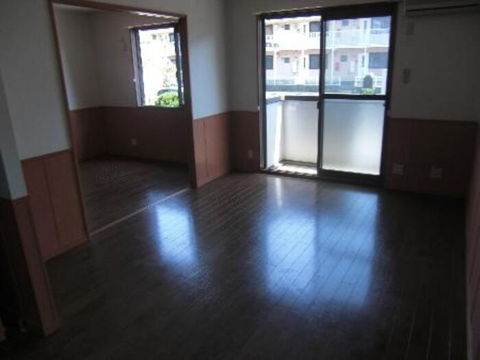 カーサ・フローラの居間・リビング|居室全景