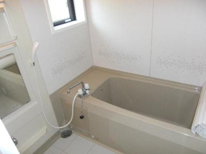 カーサ・フローラの浴室|1616タイプユニットバス(小窓付)