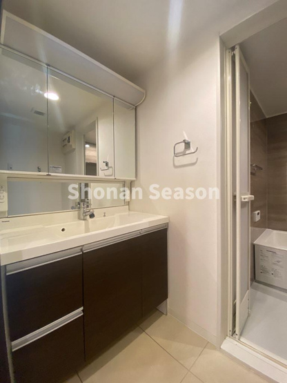 【独立洗面台】 | 朝のお支度捗る、収納・機能性を兼ね備えた独立洗面台◎