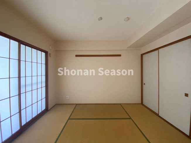 【和室】 | 柔らかな畳の和室は調湿効果が高く、暑い時期でも涼しく過ごせますよ♪