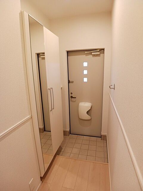 トレバージＡの玄関|シューズボックス付きの玄関です☆