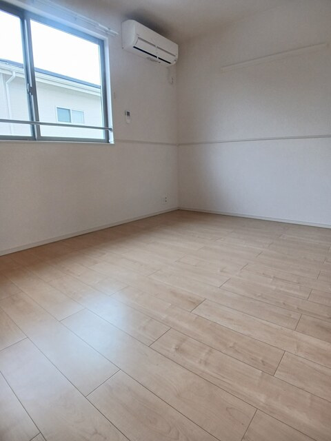 トレバージＡの寝室|クローゼット付の洋室です☆