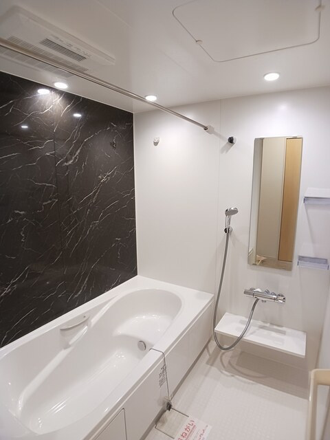 トレバージＡの浴室|追い焚き・浴室乾燥機付きのお風呂です♪