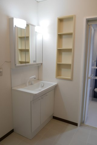 高良内町中古戸建の独立洗面台