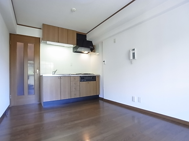 神戸市須磨区車字古川の賃貸マンションの居間・リビング|リビング