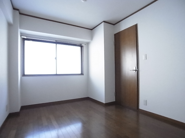 神戸市須磨区車字古川の賃貸マンションの内装|洋室