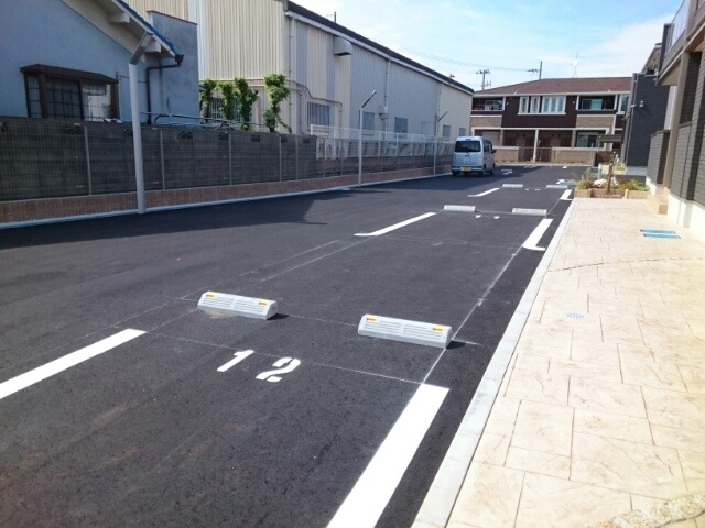 フラワーの駐車場