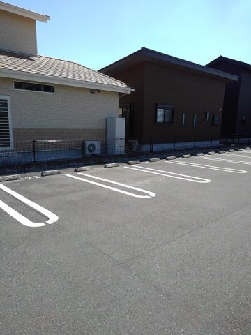 セレーナ潤　Ⅰの駐車場