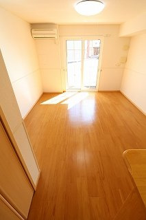 ガーデンコート　Ｃの居間・リビング