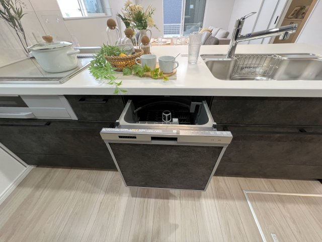 福生市福生　新築戸建全3棟のキッチン|食器洗乾燥機付きでご家族の食器もスッキリピカピカ☆
