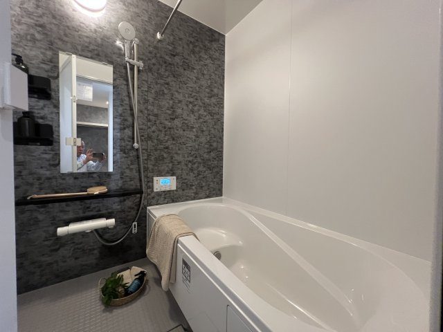 福生市福生　新築戸建全3棟の浴室|のびのび１坪タイプバスルーム。お子様と一緒に入っても足を伸ばしてゆっくり入れますよ。