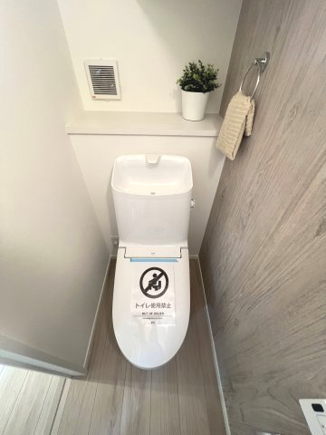 福生市福生　新築戸建全3棟のトイレ|1階温水シャワートイレ