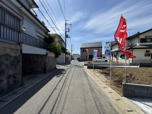 松戸市稔台１丁目新築戸建【稔台小学校：6分】の前面道路含む現地写真|東側前面道路