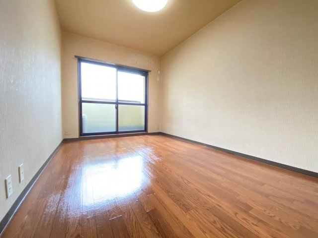 サンハイツ幸の洋室