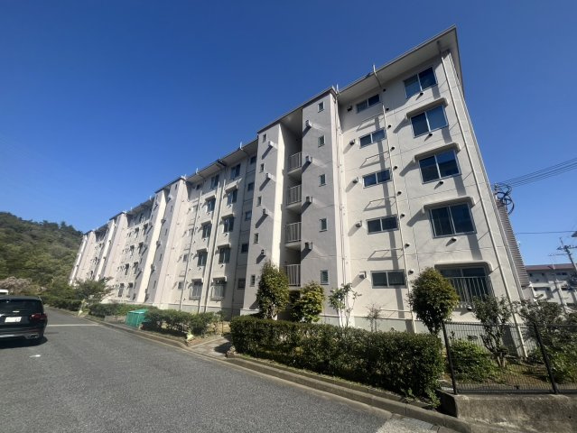中山五月台住宅3号棟の外観