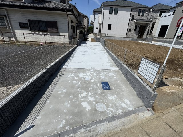 松戸市稔台１丁目新築戸建【稔台小学校：6分】の駐車場|C号棟駐車スペース・縦列２台駐車可