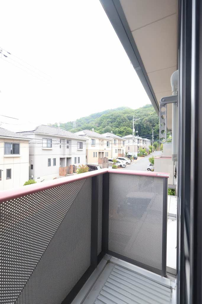 ファミール高須のバルコニー|外からの目が気にならないバルコニーで洗濯物が干せます