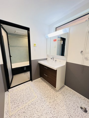 Beach Style House in茅ヶ崎の独立洗面台