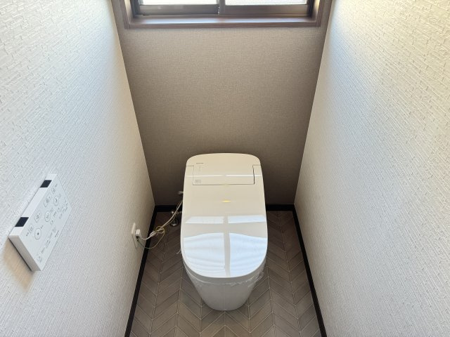 焼津市　三ケ名　中古住宅　４SLDKのトイレ