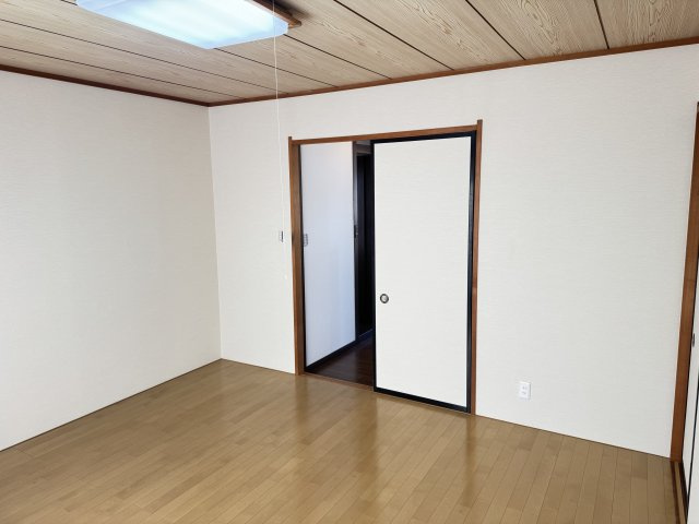 焼津市　三ケ名　中古住宅　４SLDKの洋室