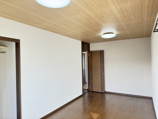 焼津市　三ケ名　中古住宅　４SLDKの洋室