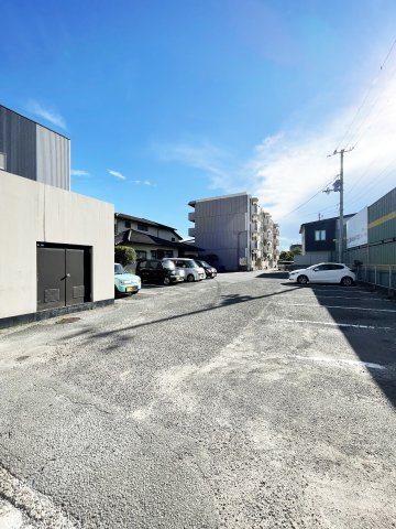 ガーデンヒルズ助任Ⅰの駐車場|駐車場があるので、車を買う予定の方も安心です