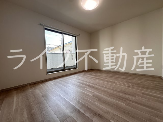 KTIレジデンス若江岩田の内装|明るい色調の室内です