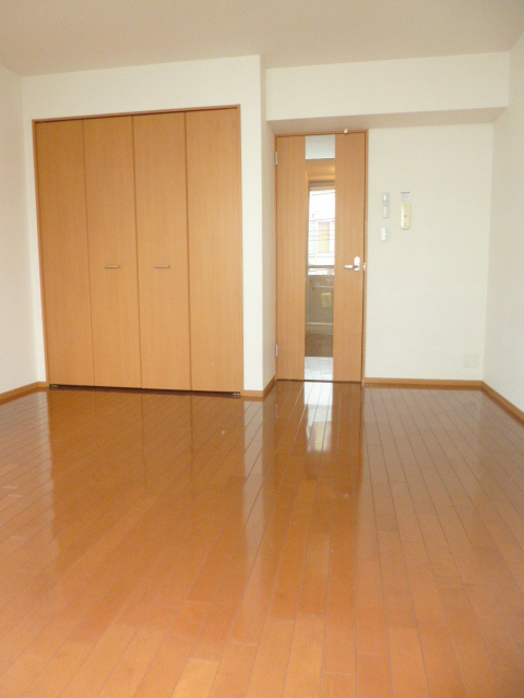 MAISON Y・Kの寝室|★キレイなフローリングの角部屋です★