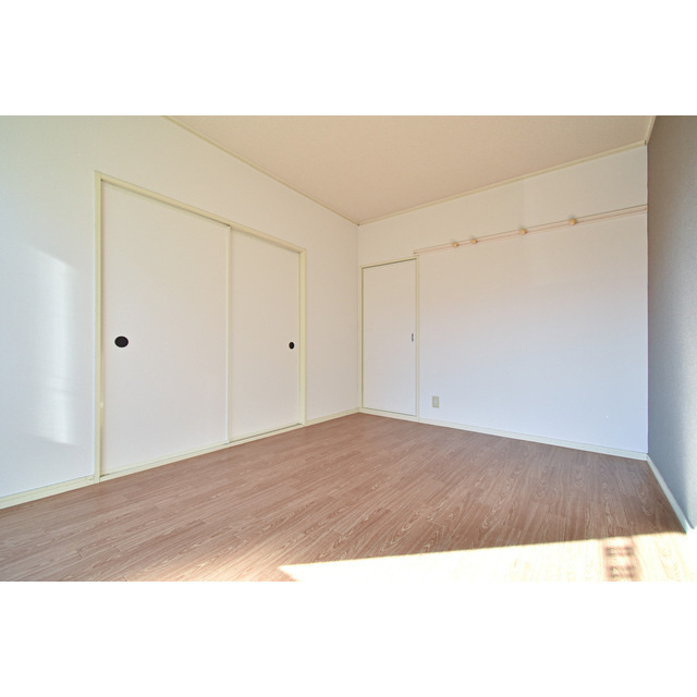 ブライト田中の居間・リビング|こちらの居間で趣味の時間をお楽しみください