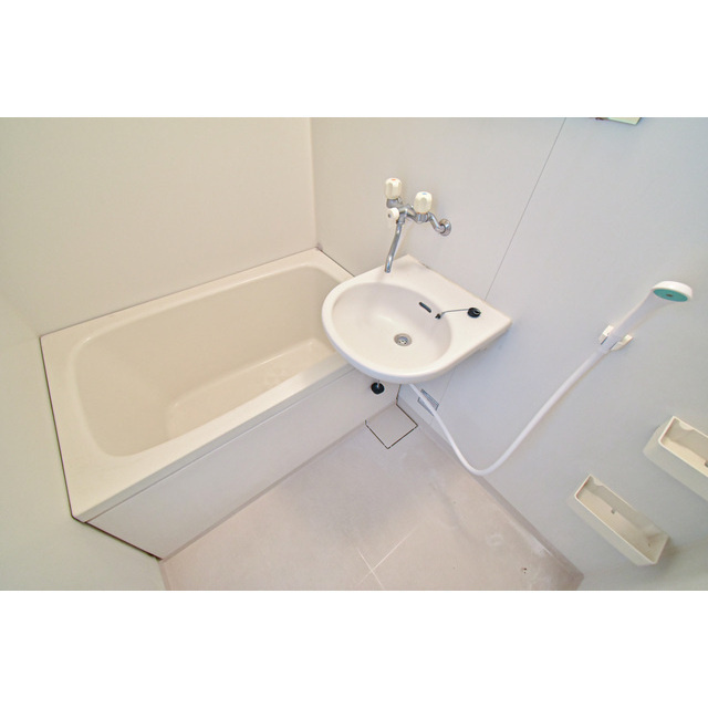 ブライト田中の浴室|ゆったり過ごせるお風呂です