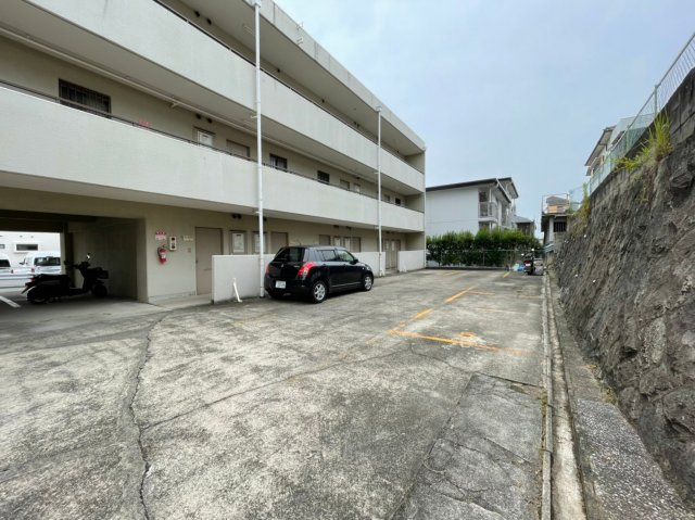 ベルメゾンKの駐車場