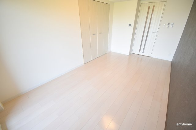 Luxe新大阪SOUTH　仲介手数料無料の洋室