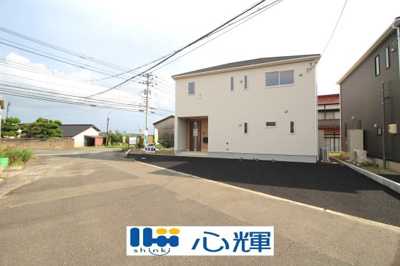 【前面道路含む現地写真】 | クレイドルガーデン山口市佐山第２（２号棟） | コミュニティー以外の方々の出入りも少なく、お車の出し入れも楽々です。

