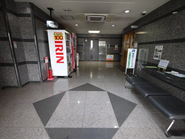 ストーンフィールドビル【事務所テナント】のエントランス|清潔なエントランスです