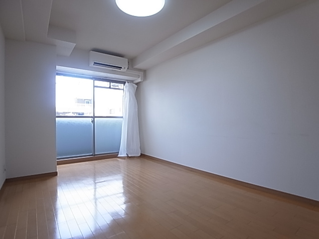 神戸市須磨区前池町１丁目の賃貸マンションの居間・リビング