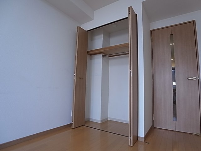 神戸市須磨区前池町１丁目の賃貸マンションの収納