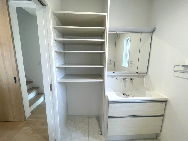 佐佐伯区薬師が丘二丁目　№35424の収納|脱衣所にも嬉しい
収納棚付き。