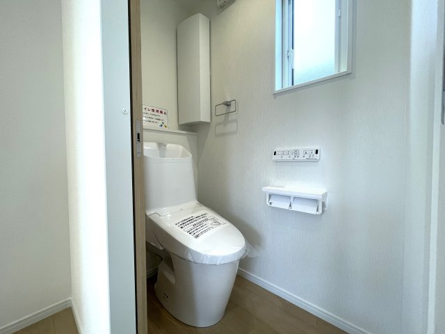 佐佐伯区薬師が丘二丁目　№35424のトイレ|2階ウォシュレット付きトイレ