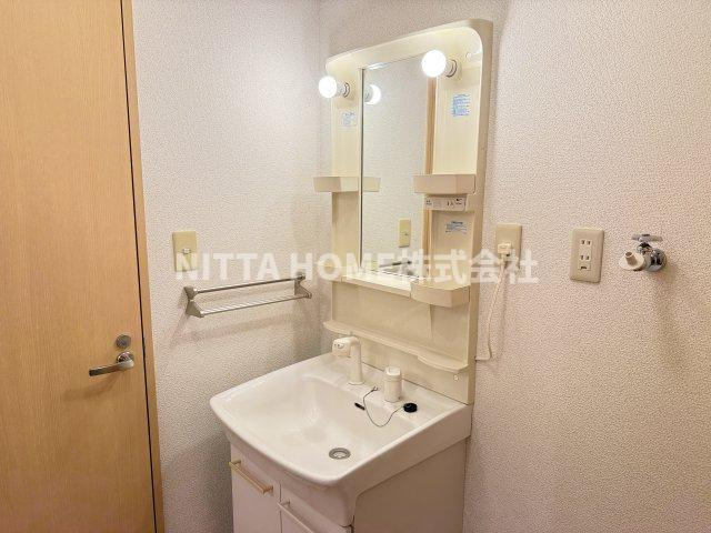 テラス花水木の洗面所|洗髪洗面化粧台がついていて身支度などに便利◇