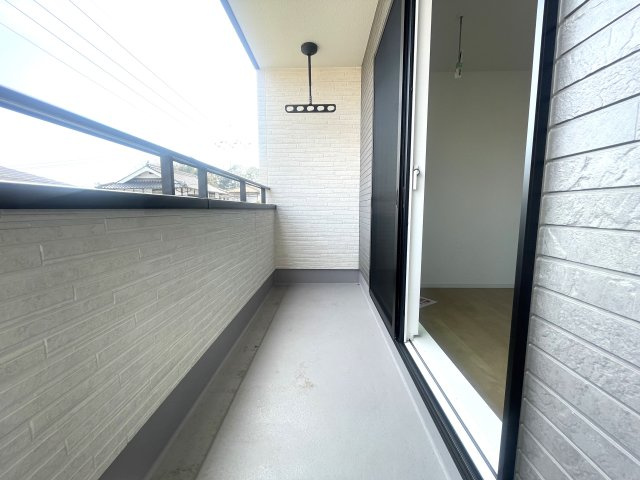 佐佐伯区薬師が丘二丁目　№35424のバルコニー|広いバルコニーがあるので
たくさん洗濯物が干せます。