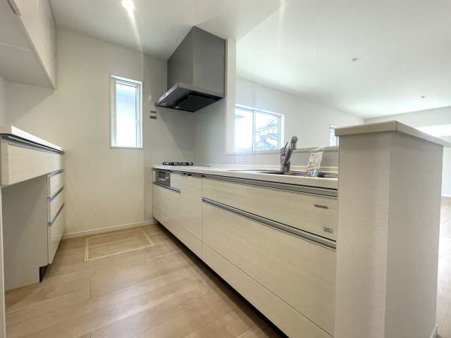 佐佐伯区薬師が丘二丁目　№35424のキッチン|対面式キッチンで
リビングを見渡せます。