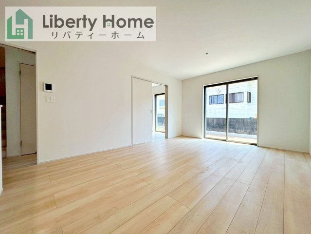 土浦市中高津２丁目　新築戸建　B号棟の居間・リビング