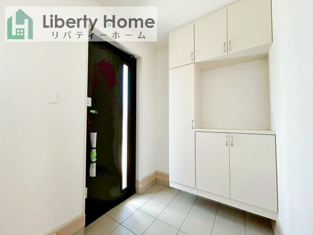 土浦市中高津２丁目　新築戸建　B号棟の玄関