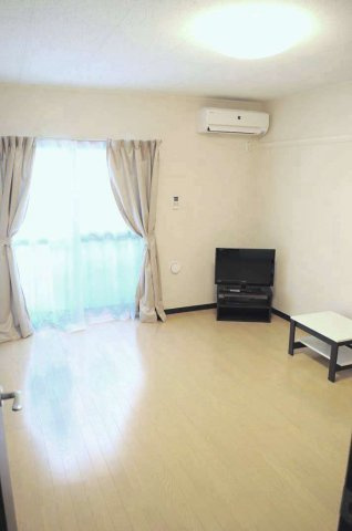 レオネクストフローラ鈴蘭台の居間・リビング|ゆったり過ごせるリビングです