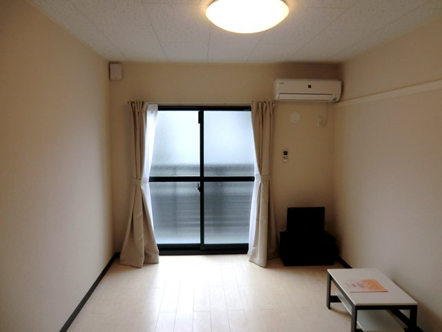 レオネクストフローラ鈴蘭台の玄関|収納もある玄関です