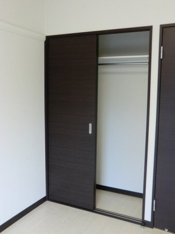 レオネクストフローラ鈴蘭台の居間・リビング|こちらのリビングで趣味の時間をお楽しみください